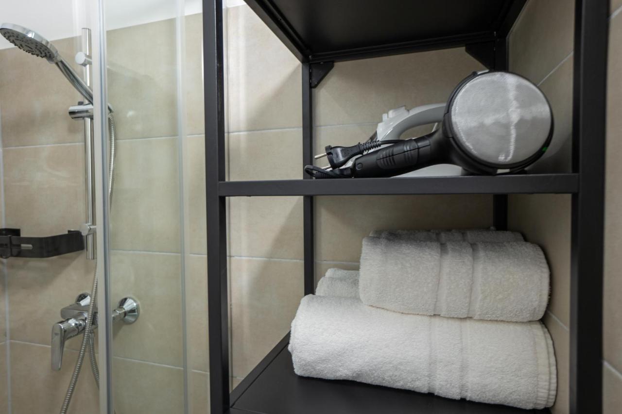 Spacious Cosy With A Balcony And A King-size Bed 15 Minutes Away From Stephansdom * Wien
