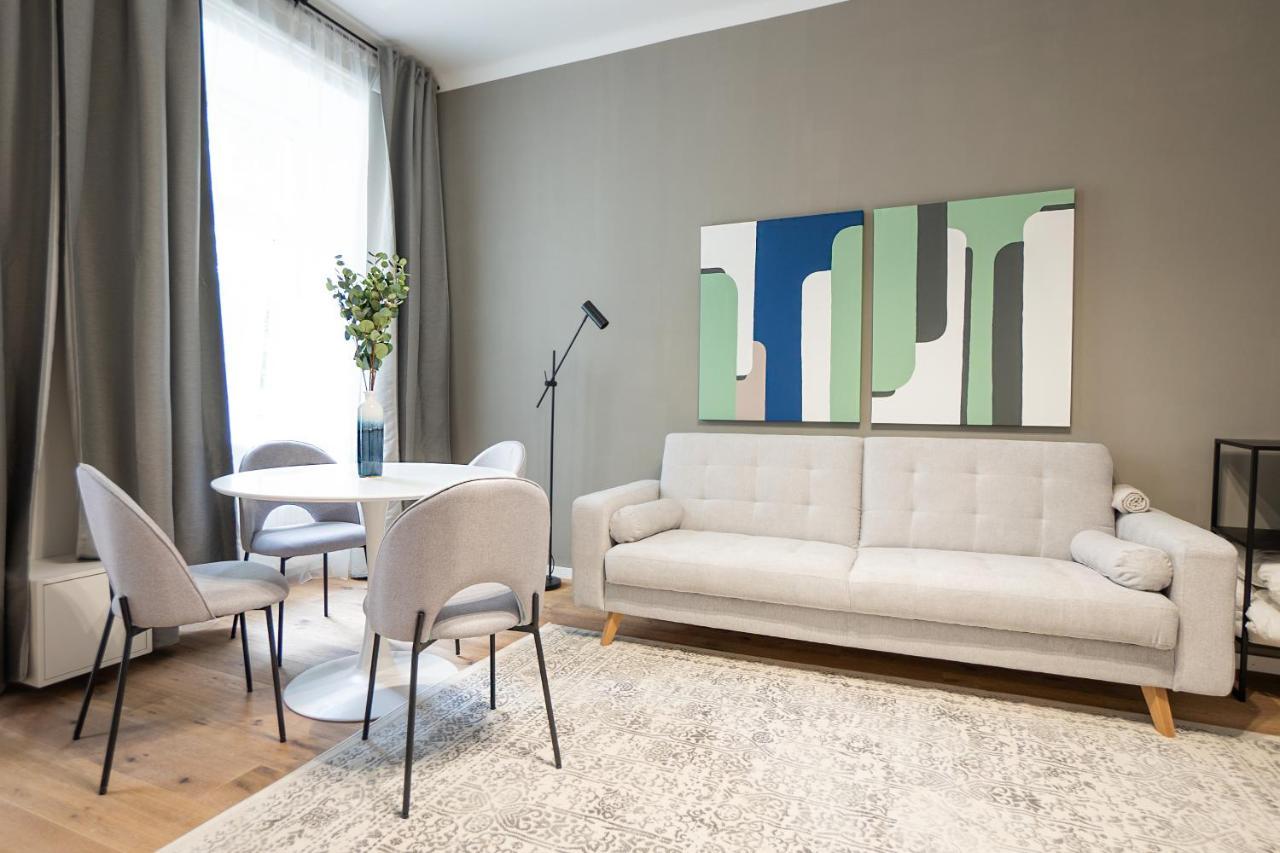 Spacious Cosy With A Balcony And A King-size Bed 15 Minutes Away From Stephansdom Apartment Wien