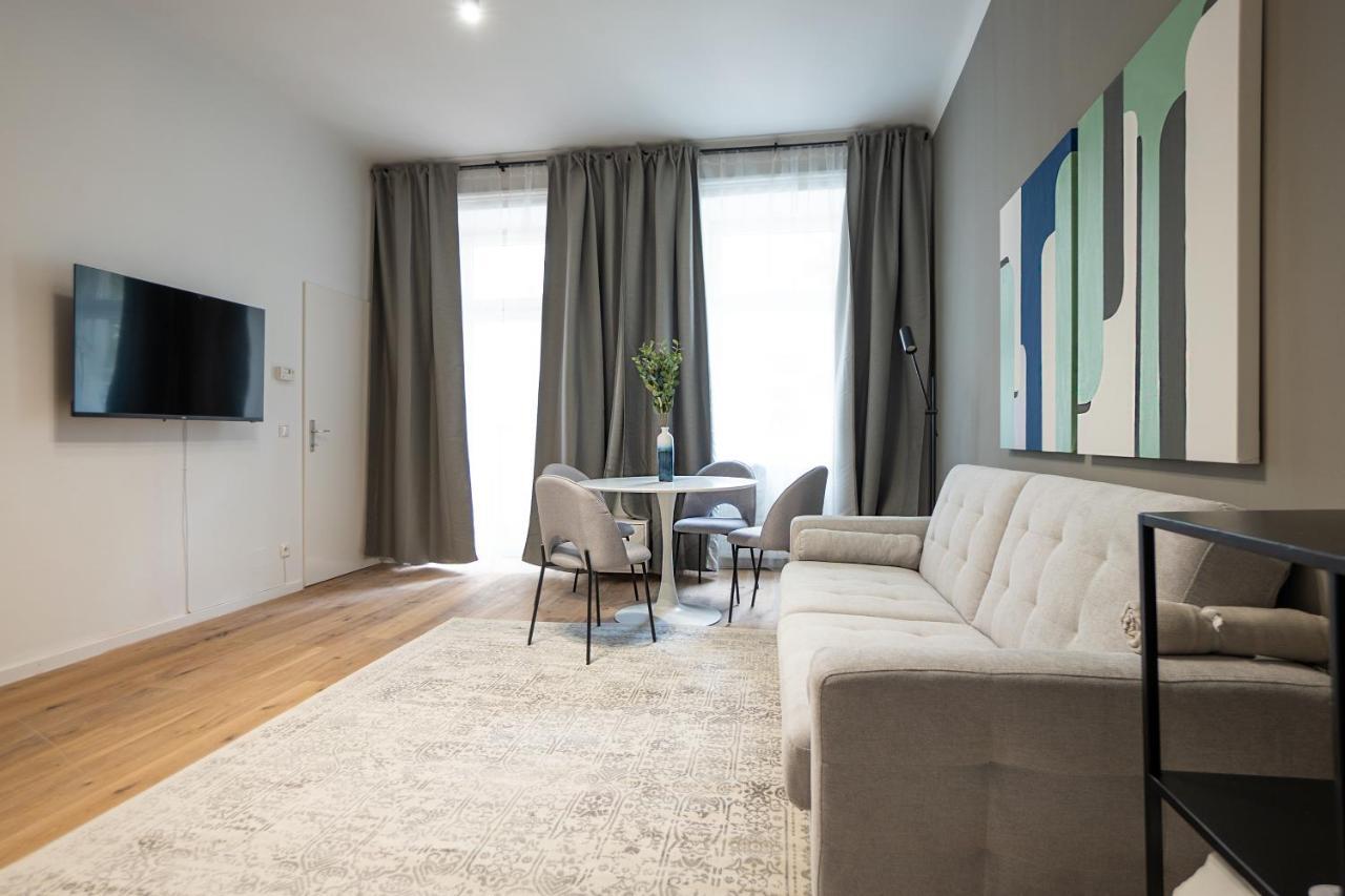 Spacious Cosy With A Balcony And A King-size Bed 15 Minutes Away From Stephansdom Apartment Wien