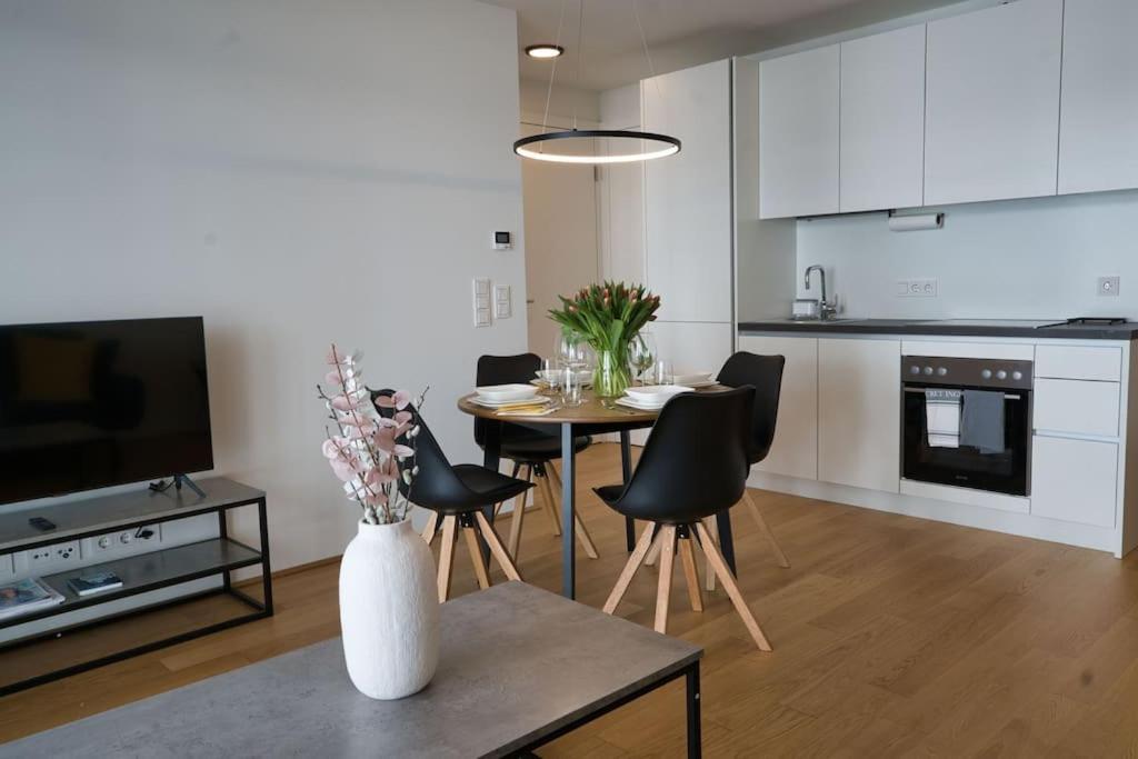 Modern Near Stadtpark Apartment