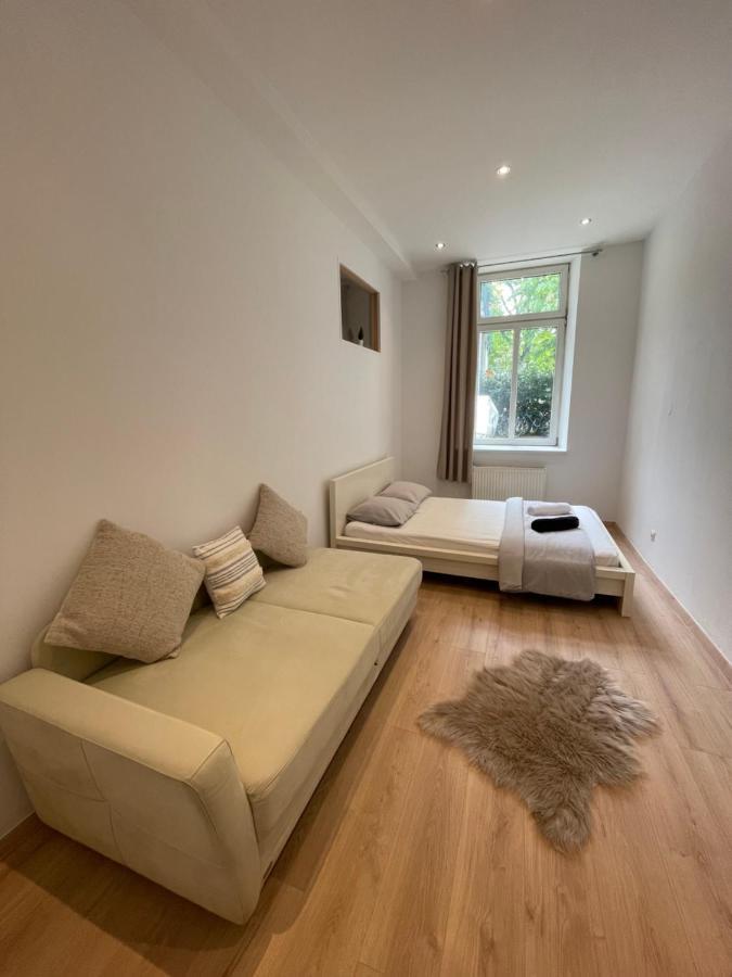 Apartment Cozy 8-person In Located At Haberlgasse 82 N1