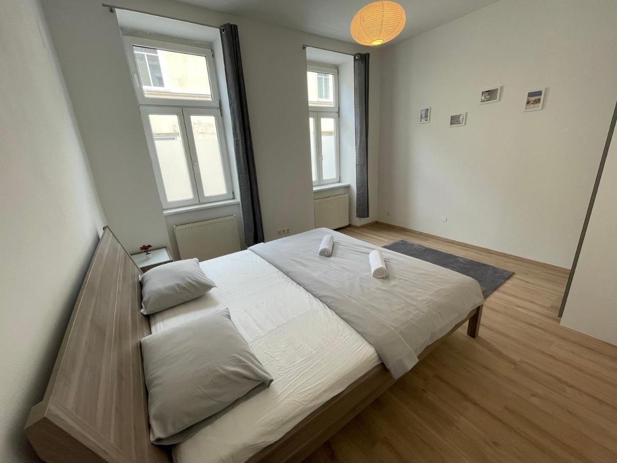Cozy 8-person In Located At Haberlgasse 82 N1 Apartment