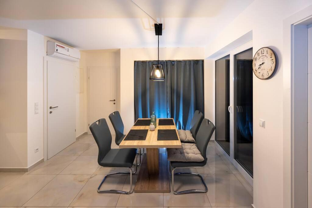 Bright With Two Terraces In 1020/vienna *