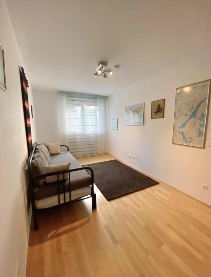 Near Lake Two Bedroom * Vienna
