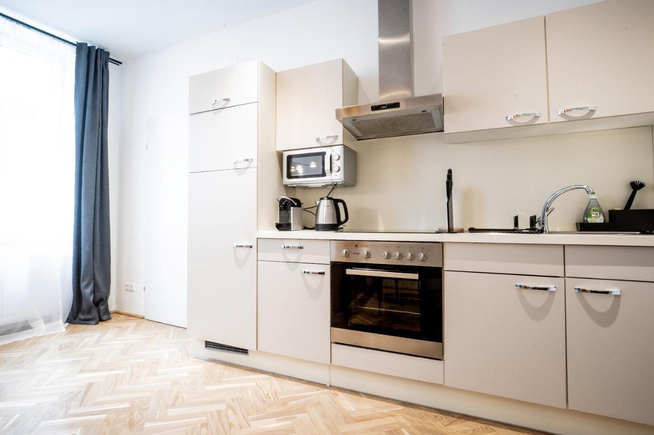 Comfortable, Balcony - Quick Access To Vienna's Old Centre Apartment
