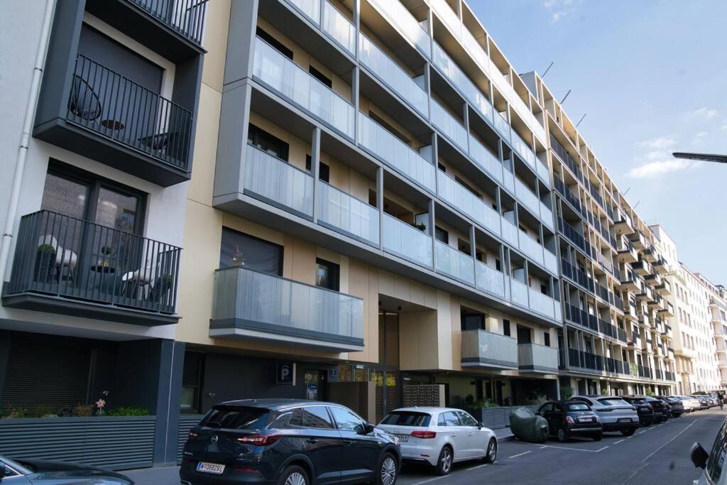 Modern Near Stadtpark Apartment
