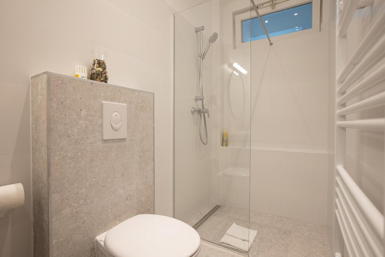Posh With A King-size Bed And Modern Design Appartamento *