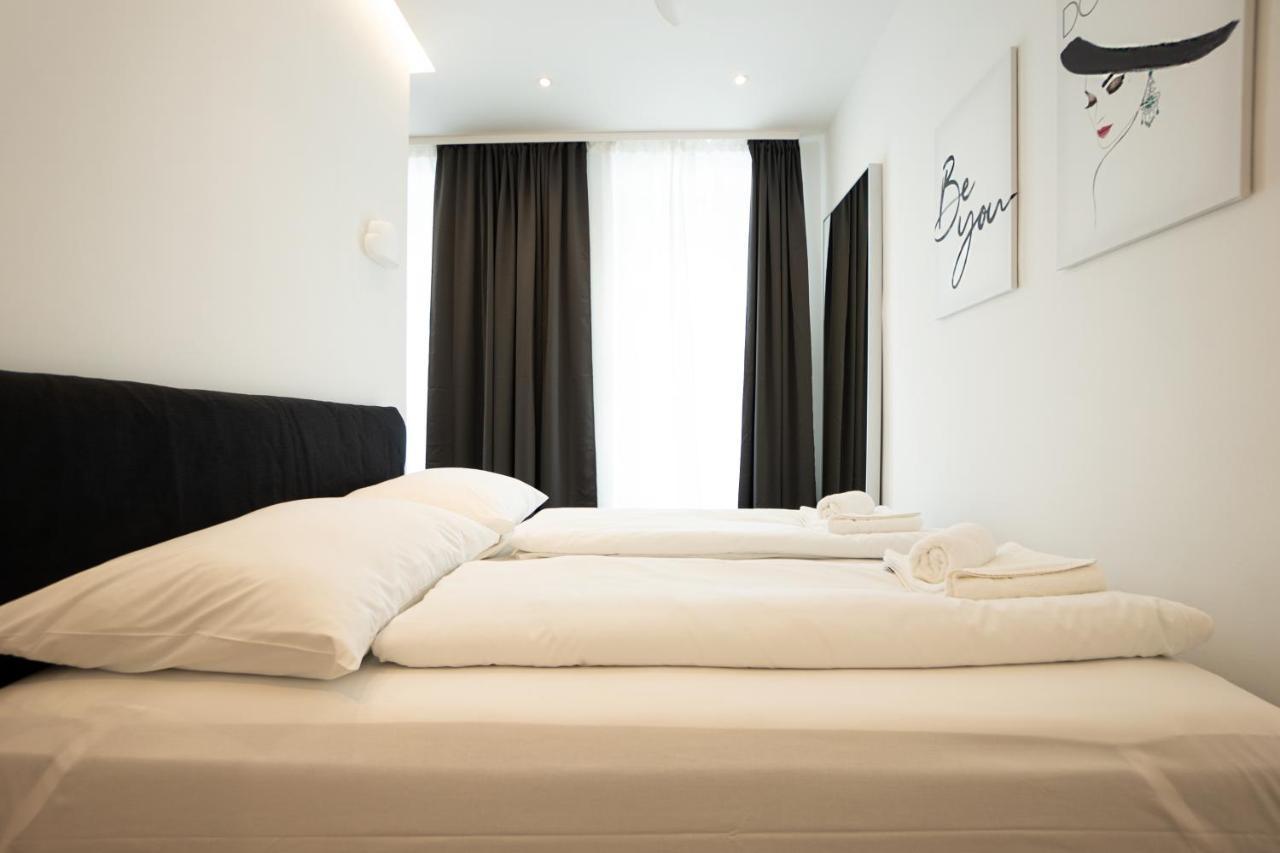 Appartamento Posh With A King-size Bed And Modern Design
