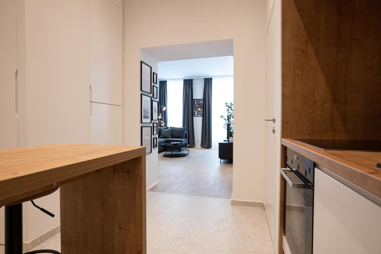 Posh With A King-size Bed And Modern Design Appartamento *