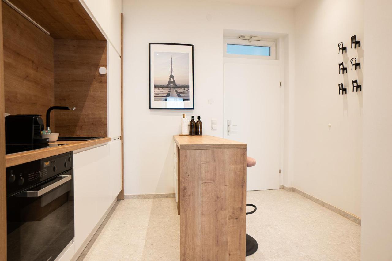 Posh With A King-size Bed And Modern Design * Vienna