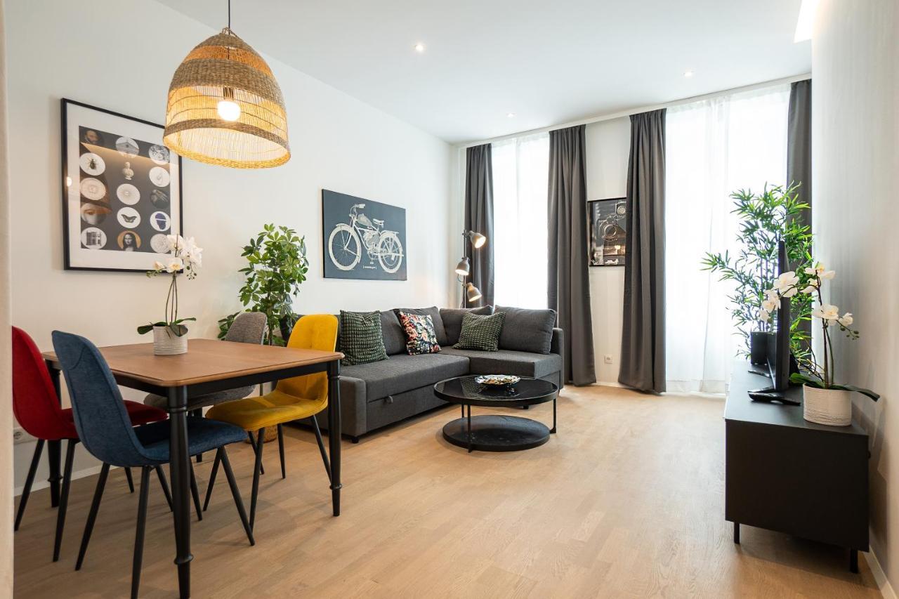 Appartamento Posh With A King-size Bed And Modern Design