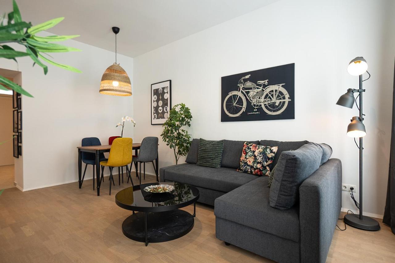 Posh With A King-size Bed And Modern Design Appartamento