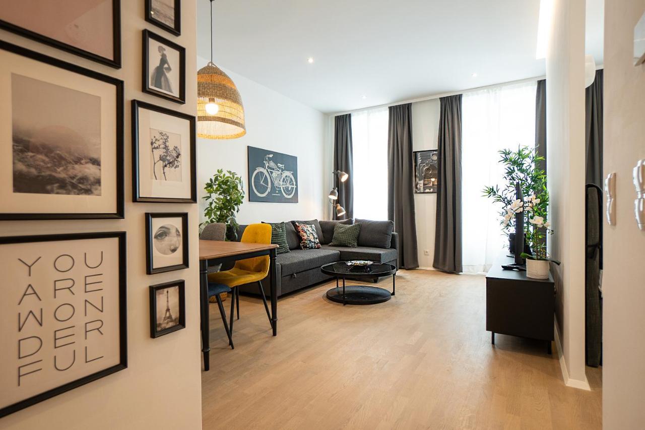Posh With A King-size Bed And Modern Design Appartamento Vienna