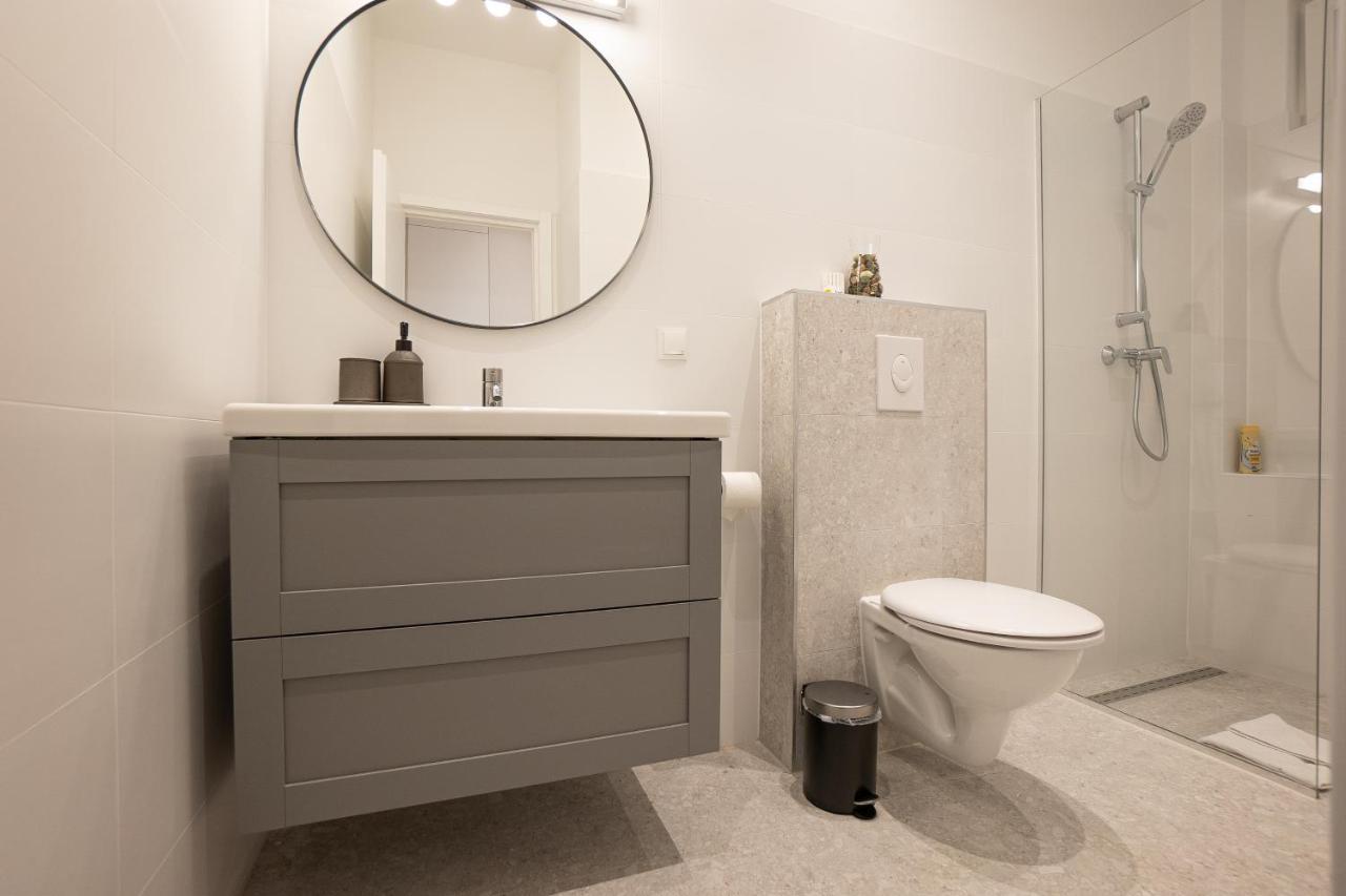 Posh With A King-size Bed And Modern Design
