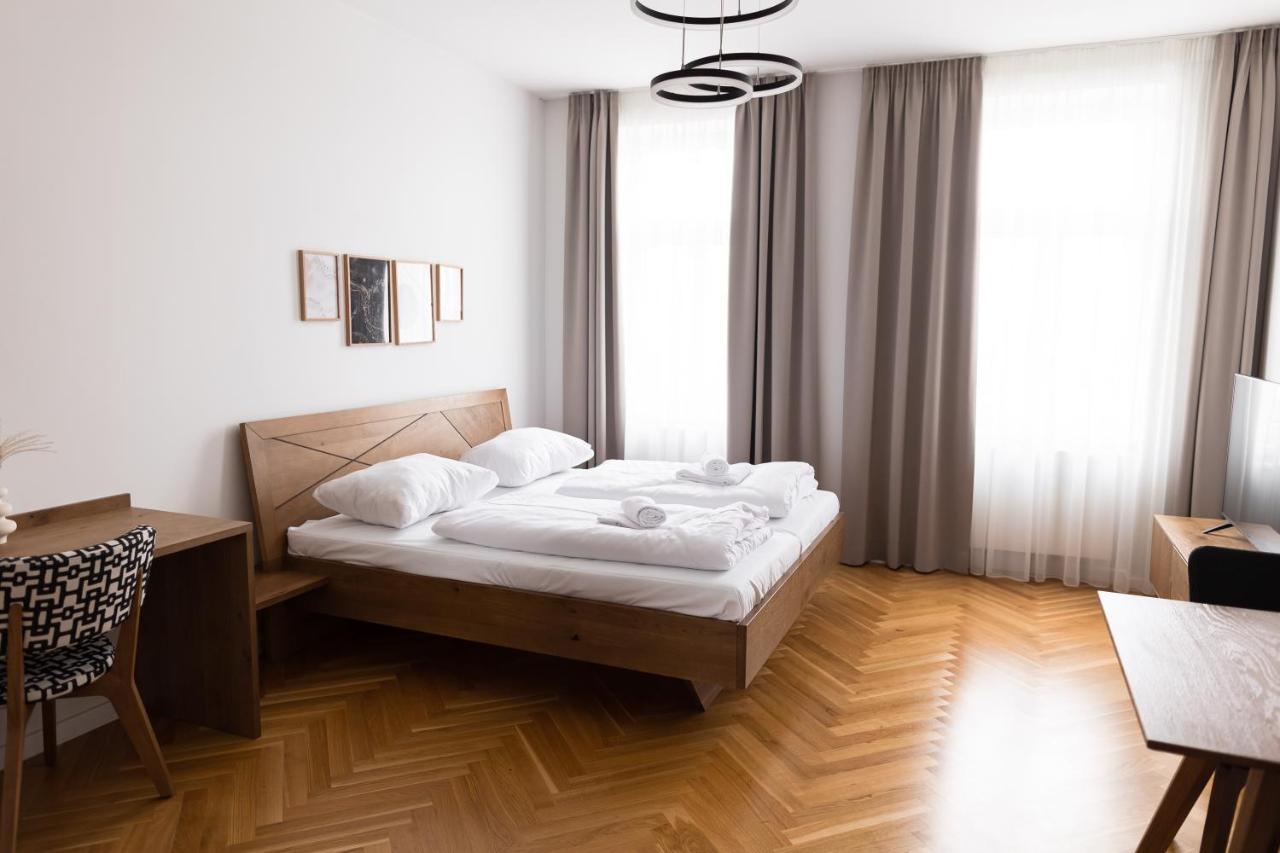 Nadland Wehlistrasse * Vienna