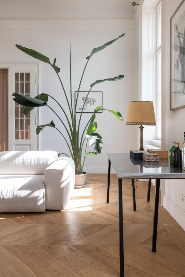 Apartment 2-bedroom With Private Library
