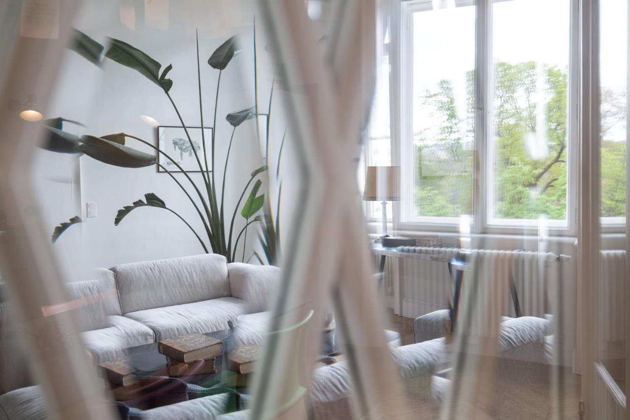 Apartment 2-bedroom With Private Library