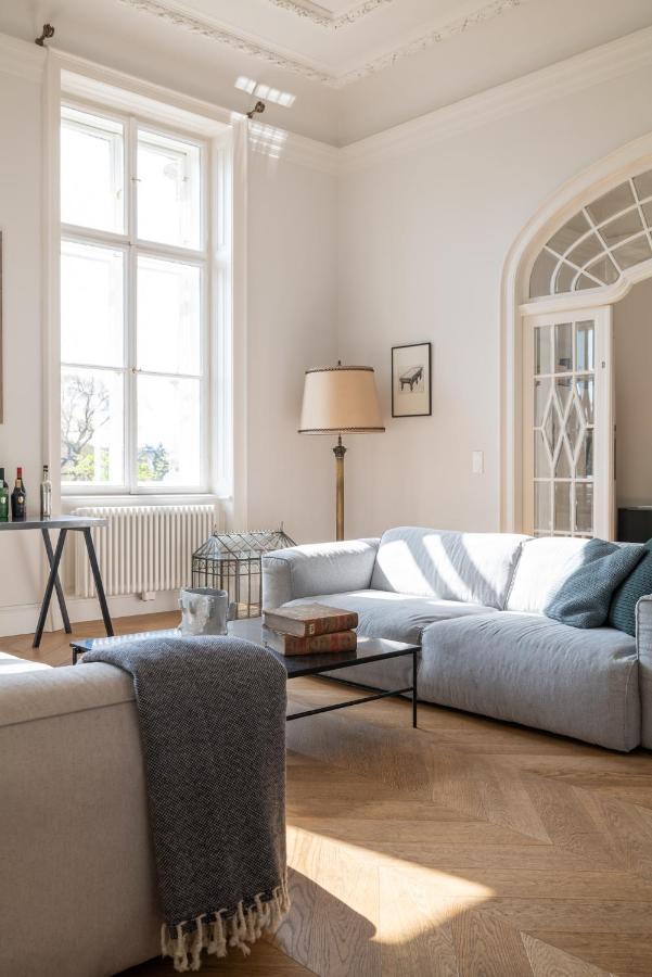 Apartment 2-bedroom With Private Library
