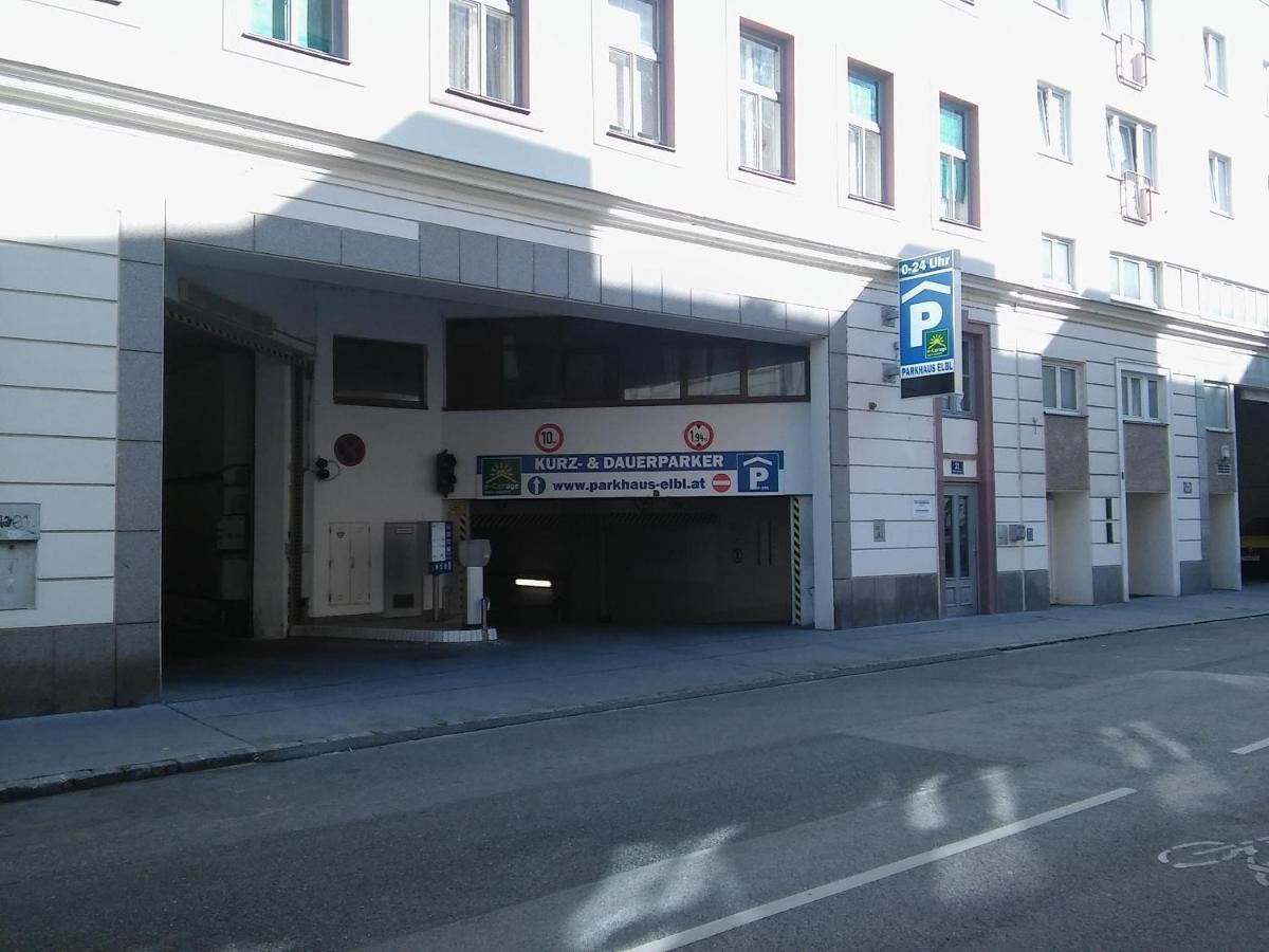 Pilgramgasse U4 - Center Location