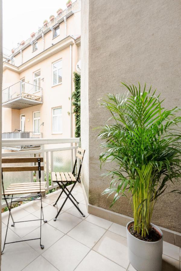 Comfortable, Balcony - Quick Access To Vienna's Old Centre Apartment *