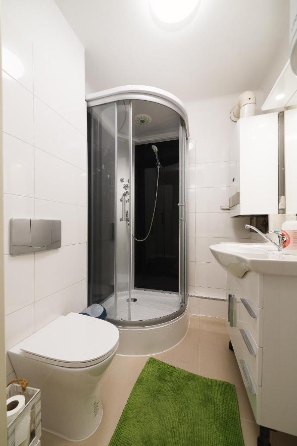 Brand-new On Shopping Street In Schoenbrunn With Lift Access Appartamento Vienna