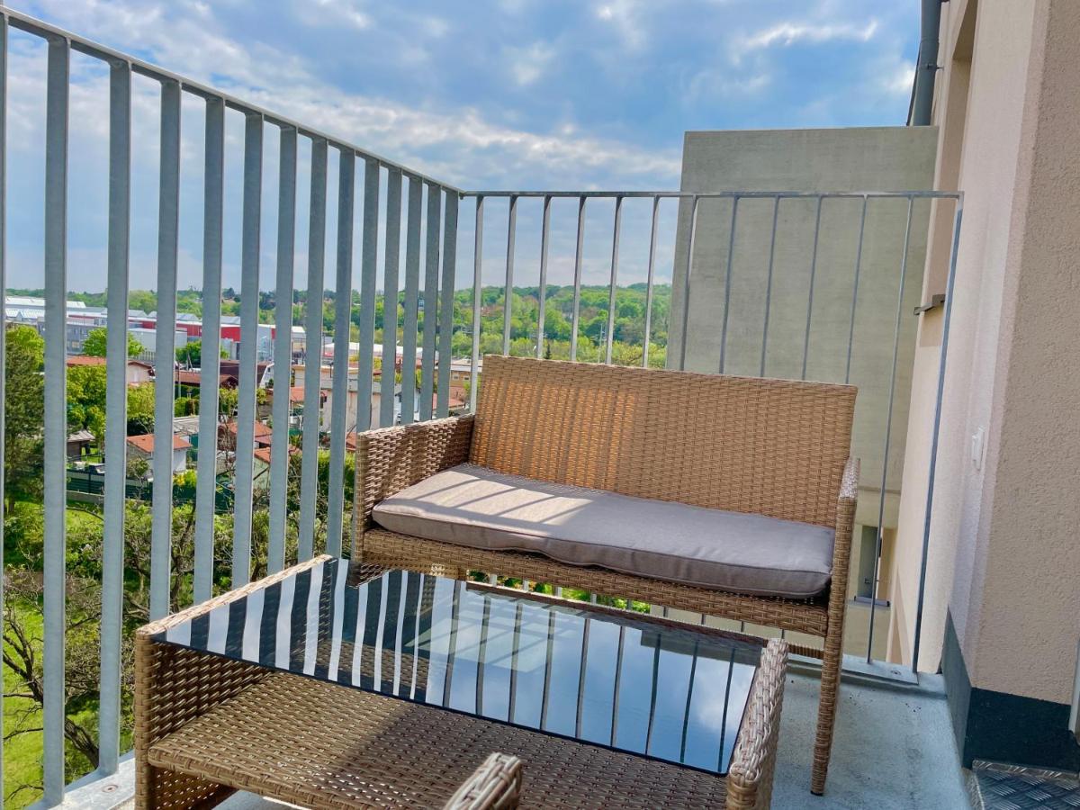 Apartment 55 M2 Stylish With Balcony & Parking *