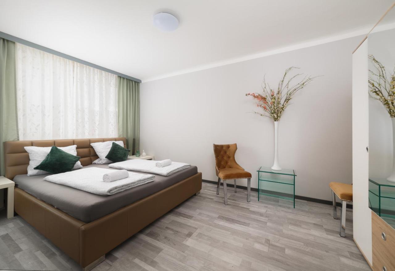 Brand-new On Shopping Street In Schoenbrunn With Lift Access Appartamento Vienna