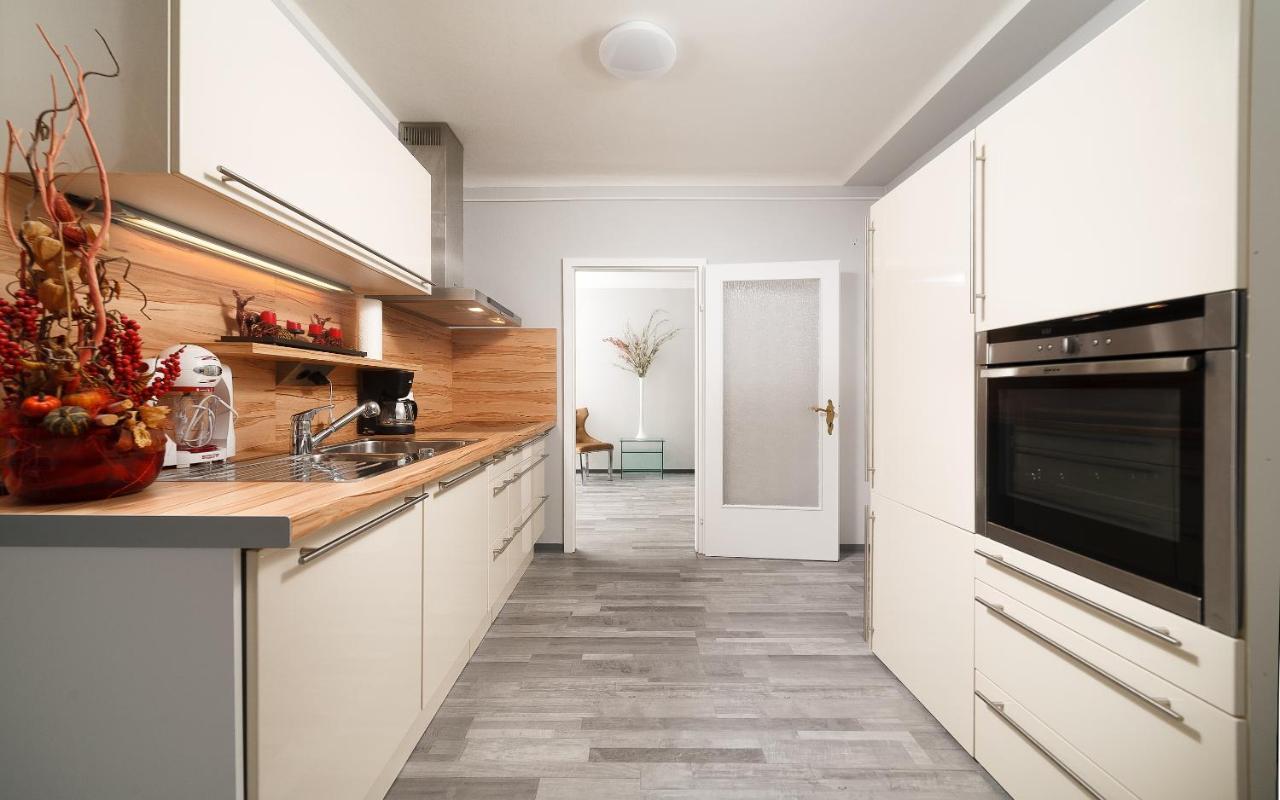 Brand-new On Shopping Street In Schoenbrunn With Lift Access *