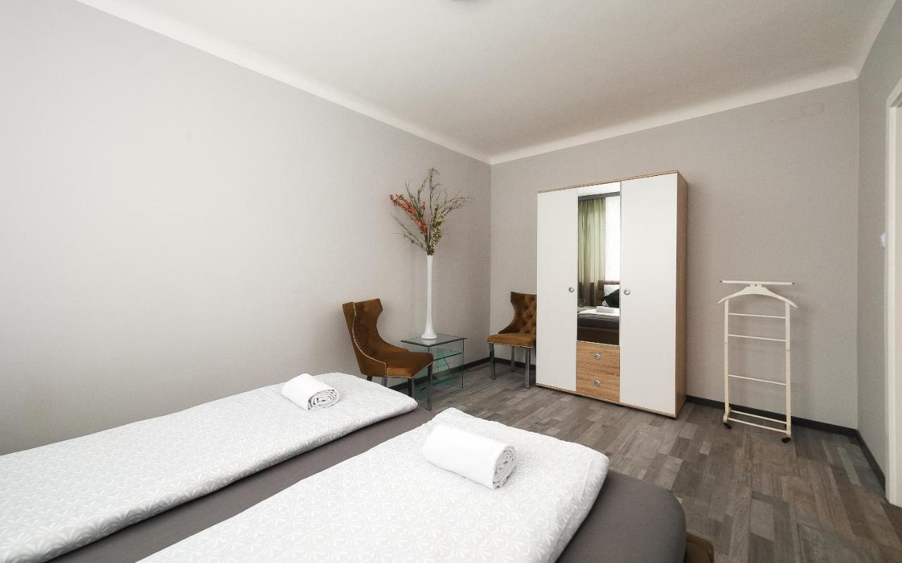 Brand-new On Shopping Street In Schoenbrunn With Lift Access Vienna