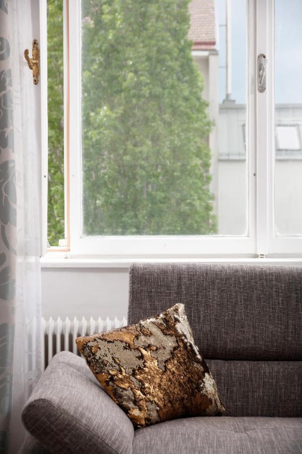 Brand-new On Shopping Street In Schoenbrunn With Lift Access *