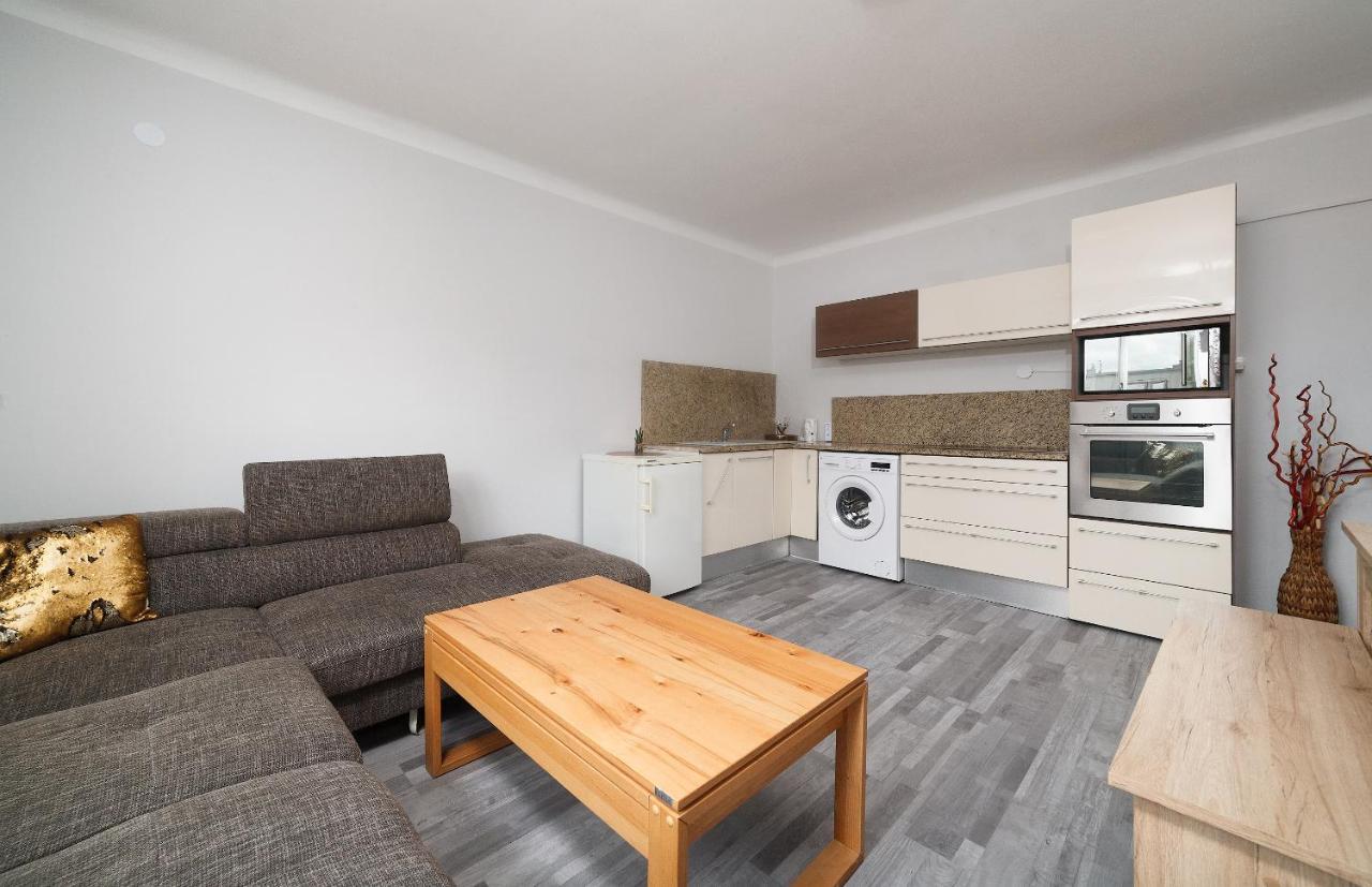 Brand-new On Shopping Street In Schoenbrunn With Lift Access