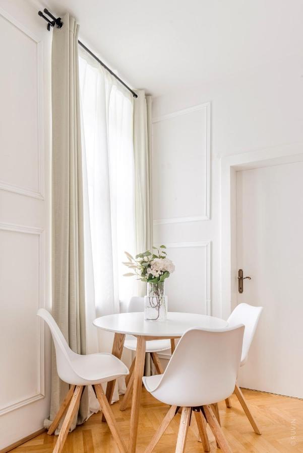 Designer Near Schoenbrunn