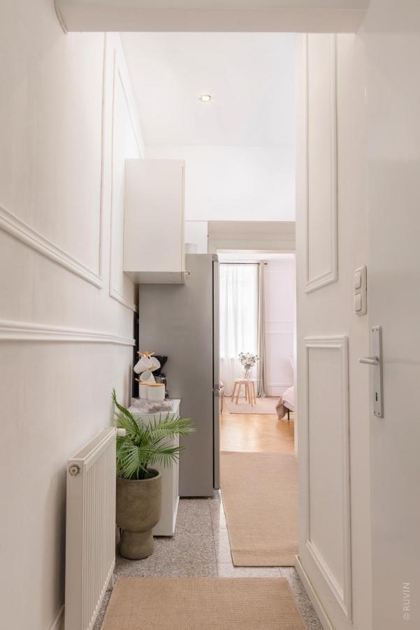 Designer Near Schoenbrunn * Viena