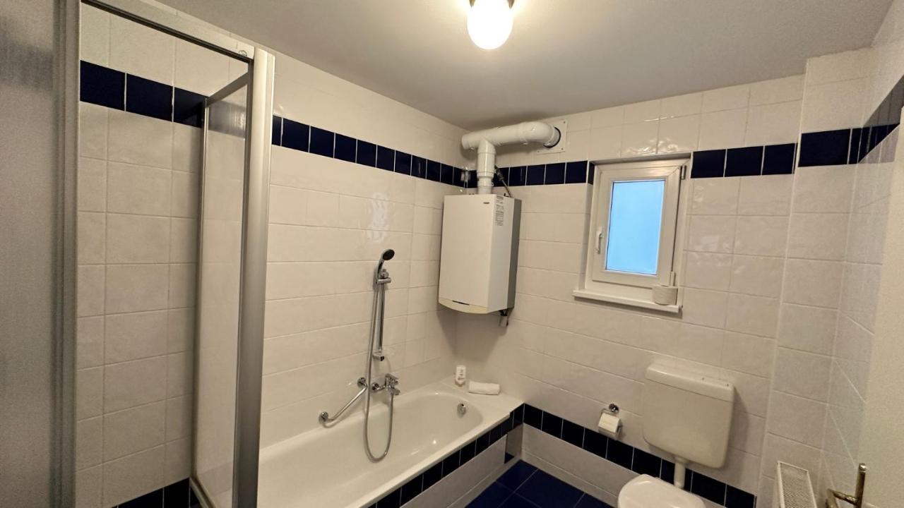 Modern Flat Incl Parking, Near Metro U1 Apartment
