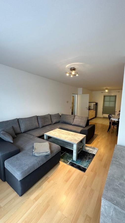 Modern Flat Incl Parking, Near Metro U1 Apartment