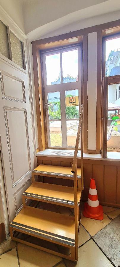 Brand New Märzstraße Apartment *