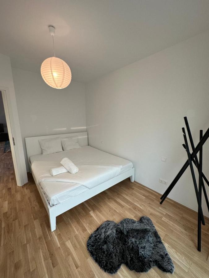New With Spacious Balcony 18 Viena