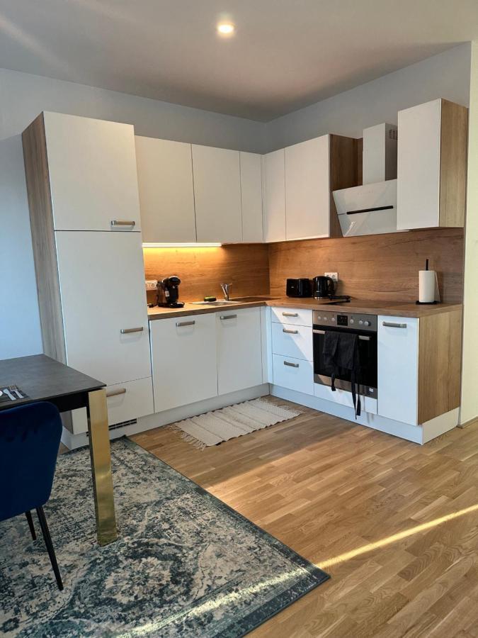 New With Spacious Balcony 18 Viena