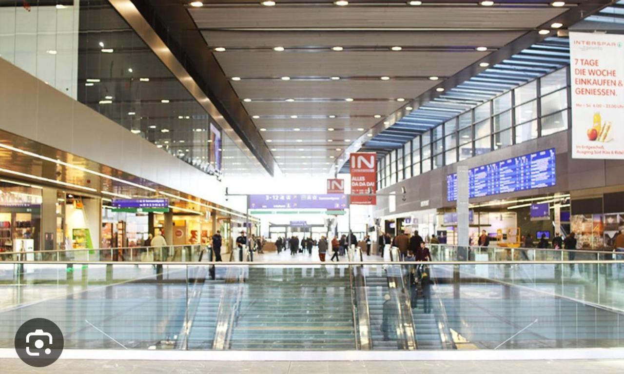 Merdian Near Hauptbahnhof Wien Vienna