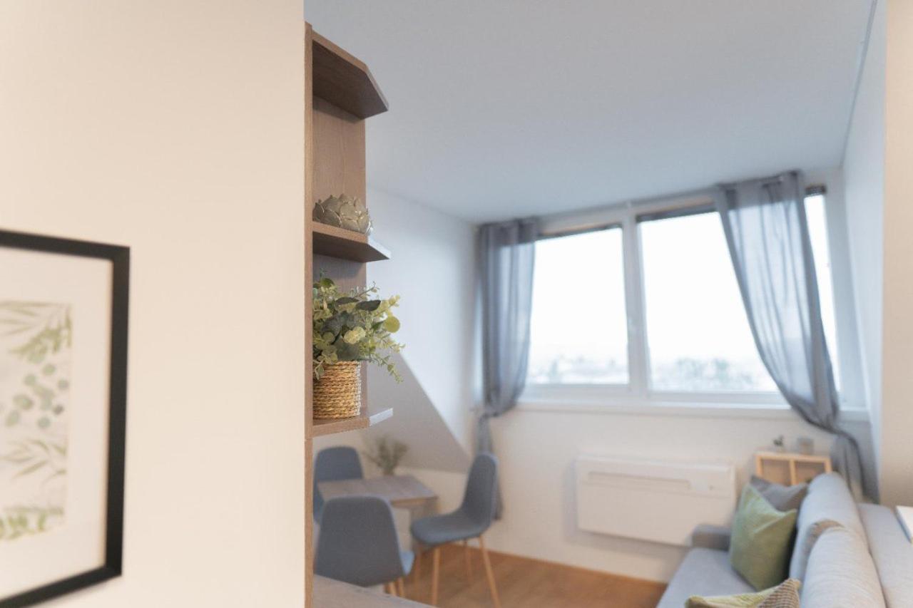 Triester Apartment Vienna