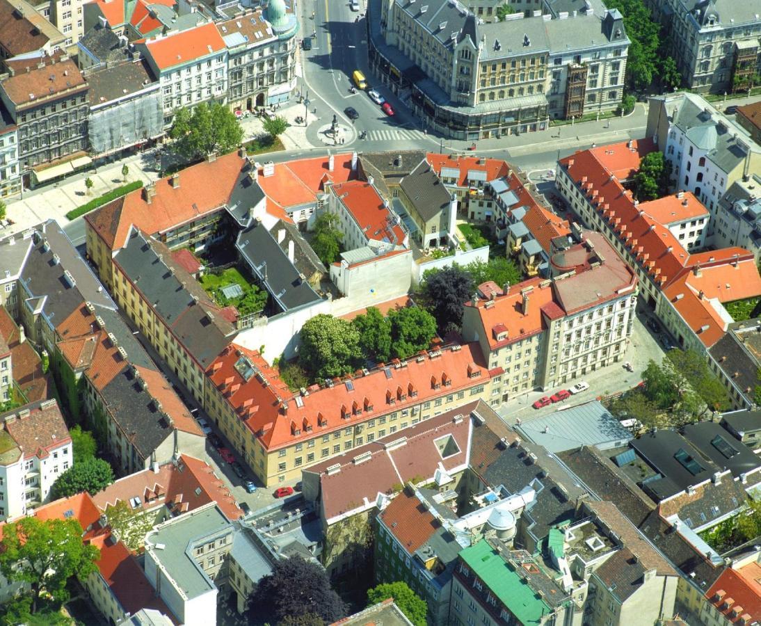 Schlossquadrat 14b *