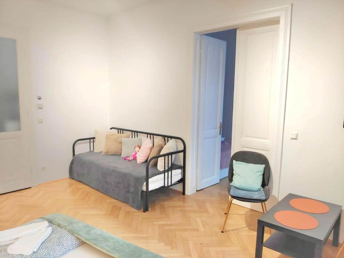 Apartment Mariahilfer 4 Min To The Shopping Center And Schoenbrunn Palace *