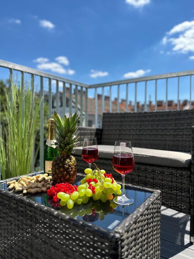 New With Spacious Balcony 18 Viena