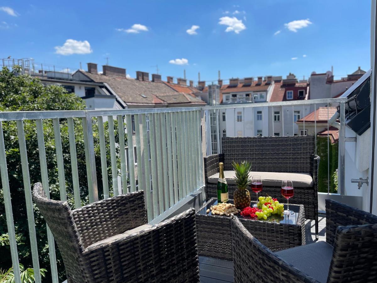 New With Spacious Balcony 18 * Viena