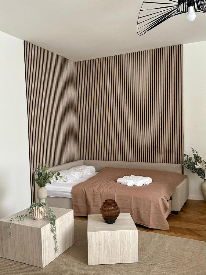 Apartment Designer Near Main Station *