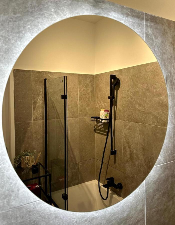 Apartment Designer Near Main Station *