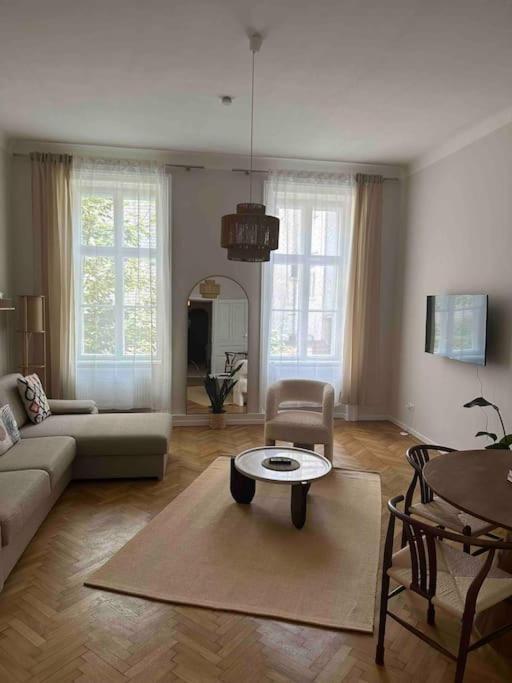 Easy Apartment *