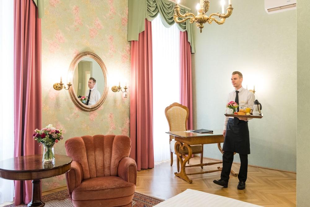 Hotel Regina 4*
