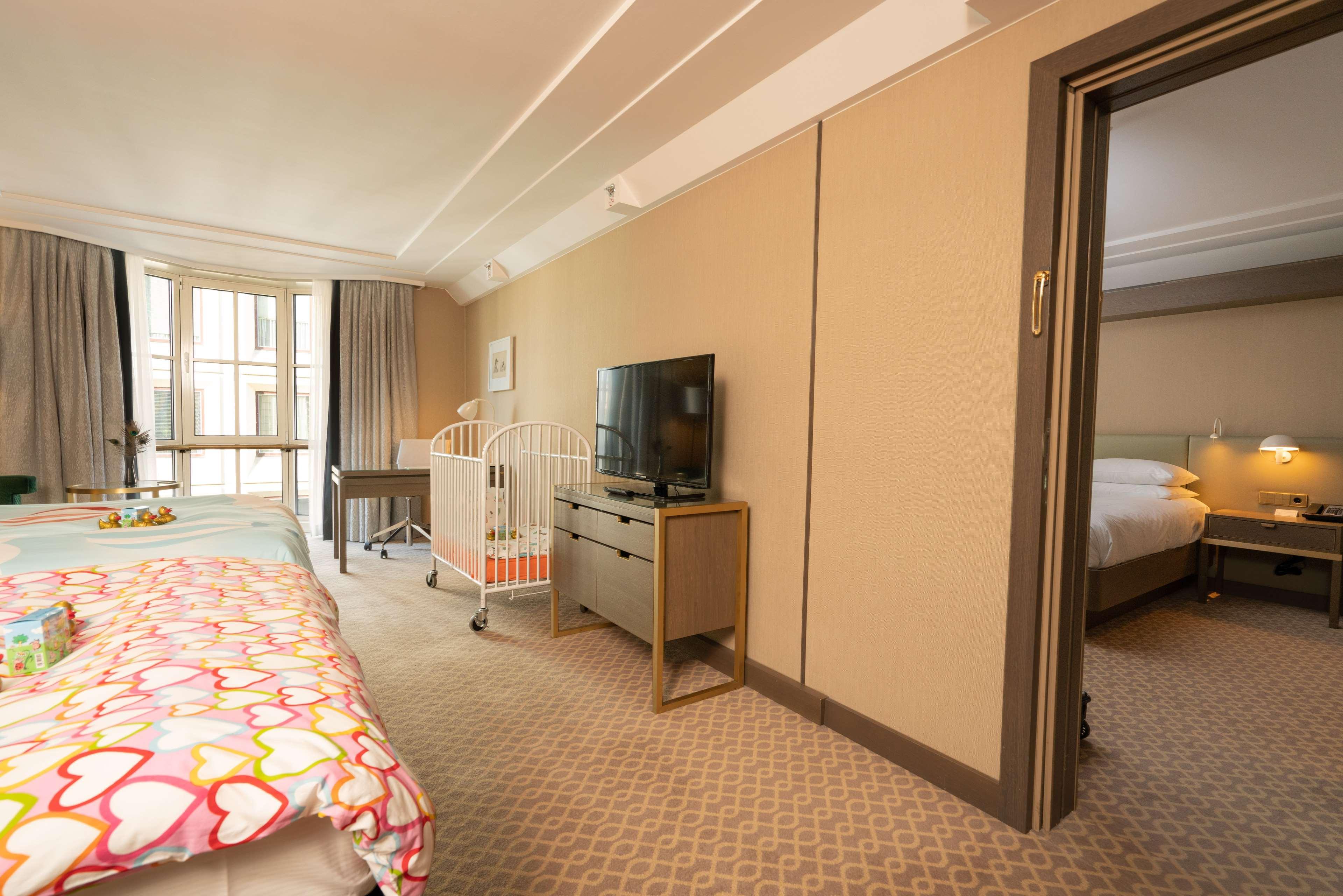 Hilton Plaza Hotel 4*