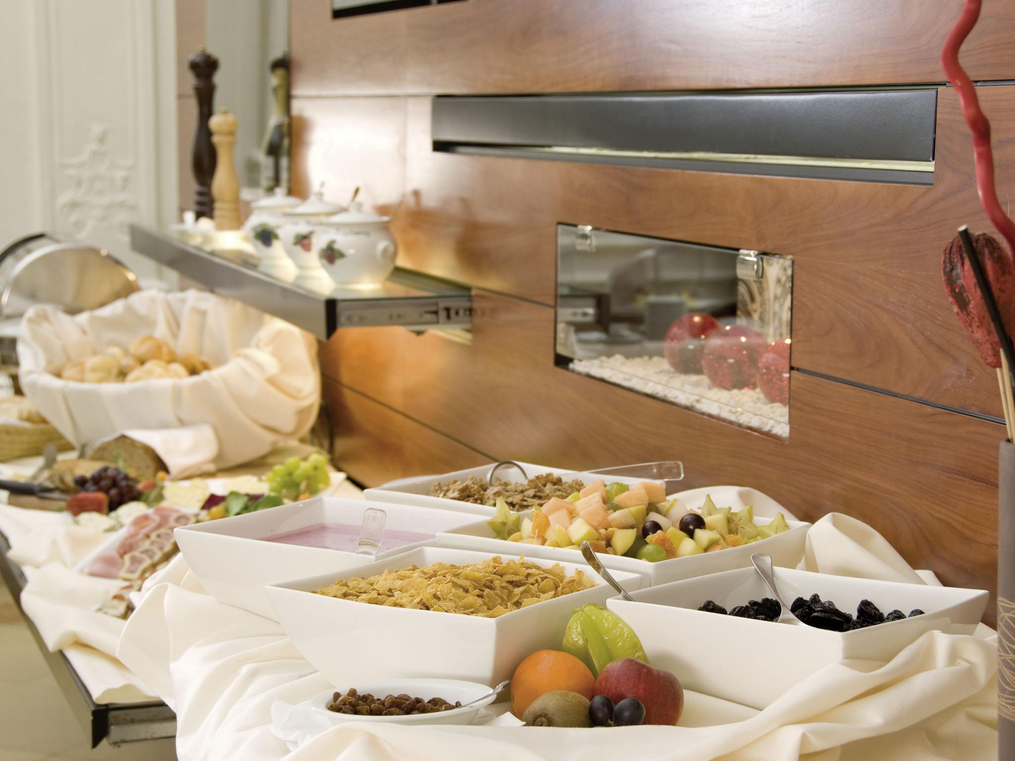 Hotel Austria Trend Schloss Wilhelminenberg 4*